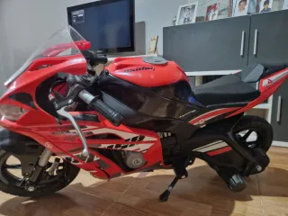 Moto electrica niño marca injusa roja y negra