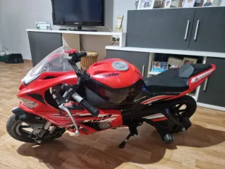 Moto electrica niño marca injusa roja y negra