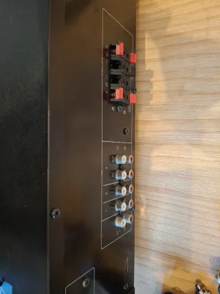 Amplificador Yamaha Negro con Mando