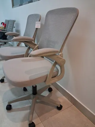 Sillas nuevas de escritorio y oficina