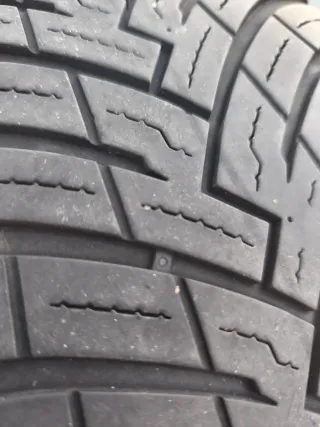 Neumático Pirelli 4estaciones run flat.