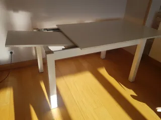 Mesa de comedor blanca  extensible.  Solo la mesa.