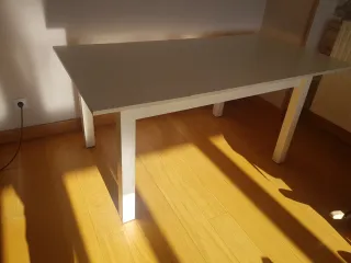 Mesa de comedor blanca  extensible.  Solo la mesa.