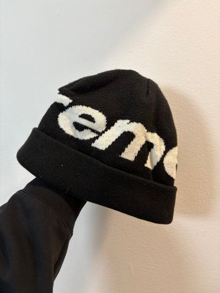 Gorro Supreme Negro y Blanco