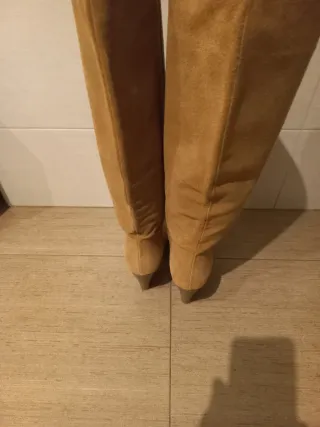 Botas de tacón beige