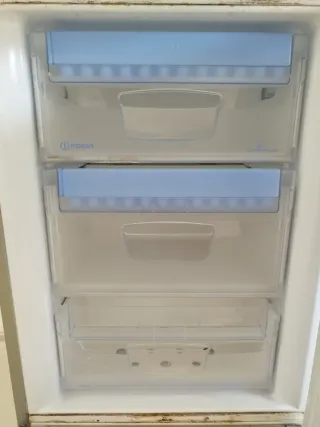 Frigorífico Indesit Combi No Frost 1,86m