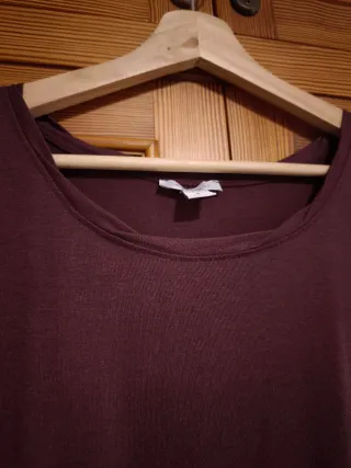 Camiseta fina morada