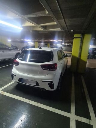 Garaje en venta en Can Serra en Hospitalet de Llobregat, L´