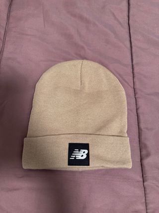 Gorro New Balance Beige