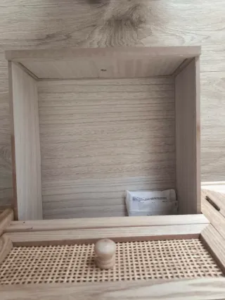 Mueble adaptado a de baño madera y ratán
