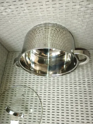 Pentola in acciaio cm 24 con coperchio