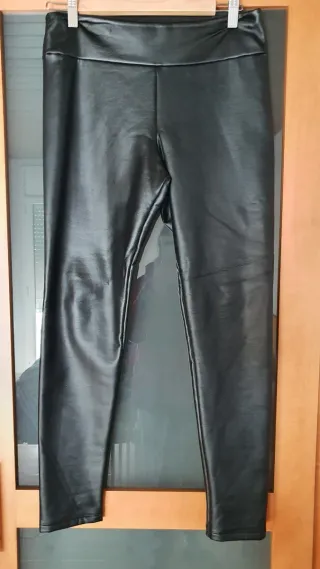 Pantalón efecto piel Calzedonia negro