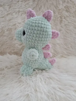 Dino amigurumi fatto a mano