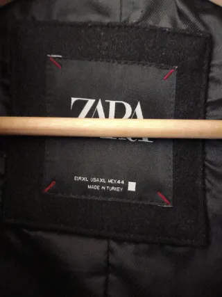 Abrigo de paño Zara negro entallado