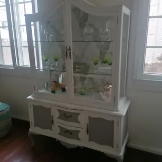 Vitrina de cristal y madera