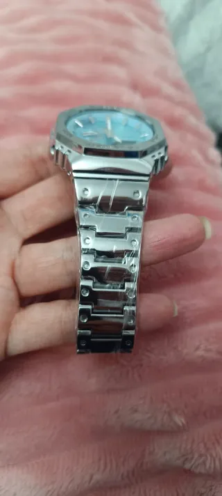 Reloj G-Shock plateado y azul