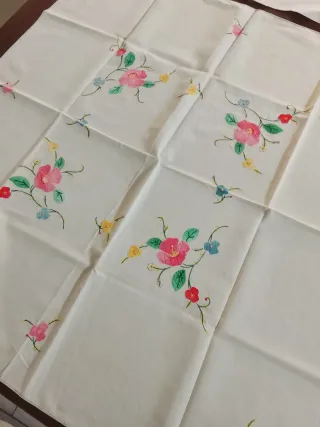 Centrotavola floreale tessuto