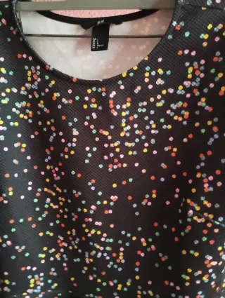 Top H&M a mezze maniche multicolor con volant