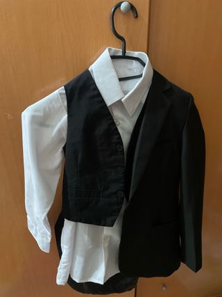 Traje de niño negro y blanco