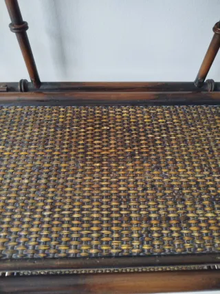 Estantería de mimbre y forja.