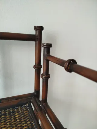 Estantería de mimbre y forja.