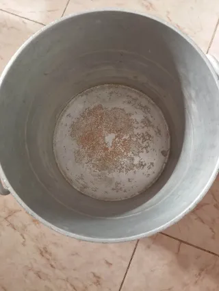 Olla grande de aluminio