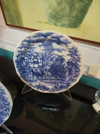 Coppia di piatti in porcellana da 25 cm