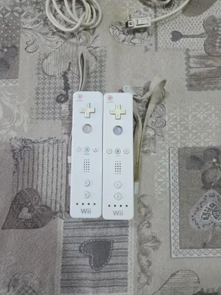 2 Telecomandi Wii Bianchi + 2 Nunchuck