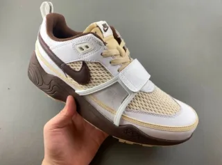 Zapatillas Nike Marrones y Blancas