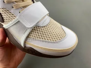 Zapatillas Nike Marrones y Blancas