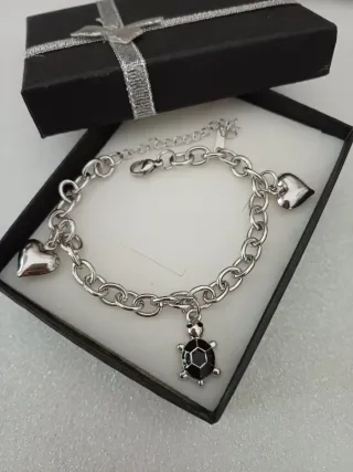 Bracciale con ciondolo tartaruga e cuori
