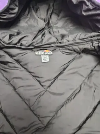 Abrigo ellesse plateado y negro