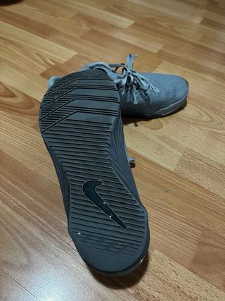 Nike Metcon Gris Talla 42.5