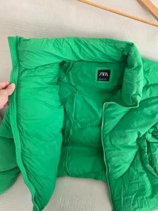 Abrigo acolchado verde Zara Talla L