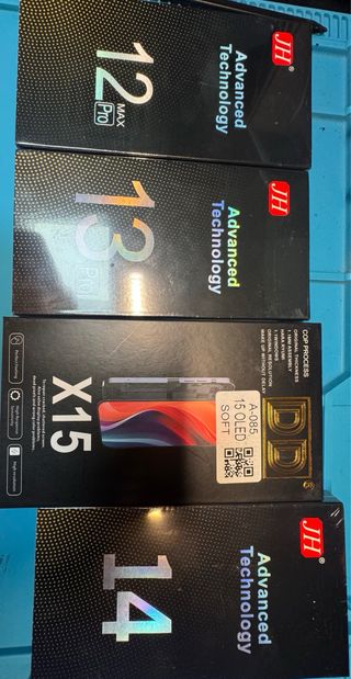 Set di schermi per iPhone 12 Pro Max, 13 Pro, 14 e 15