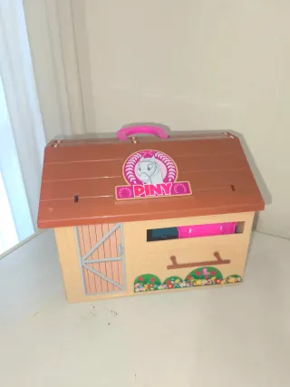 Cuadra Pinypon con figura y caballo