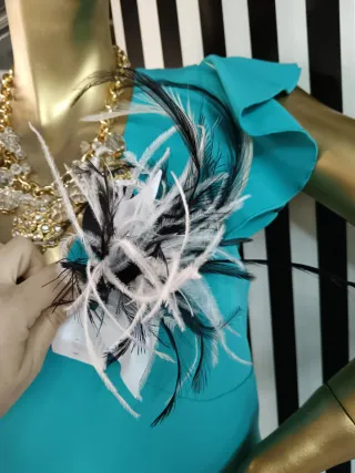 Tocado o broche elegante negro y blanco