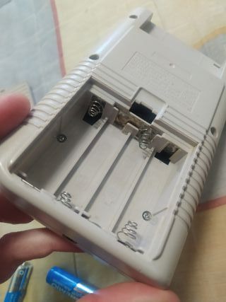 Nintendo Game Boy con funda, lupa y cartucho