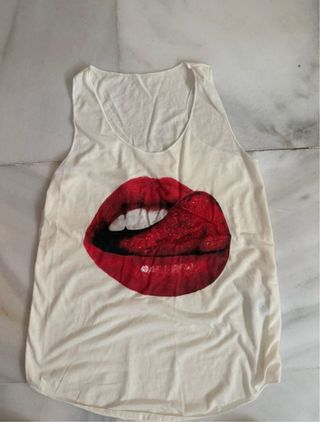 Camiseta sin mangas labios fresa nueva