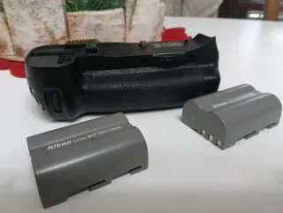 Battery grip MB-D10 più due batterie EN-EL3e