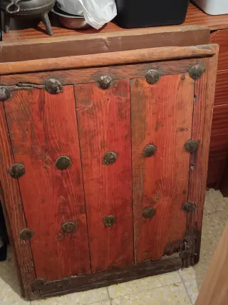 Puerta antigua de granero madera y metal