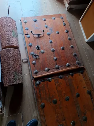 Puerta antigua de granero madera y metal