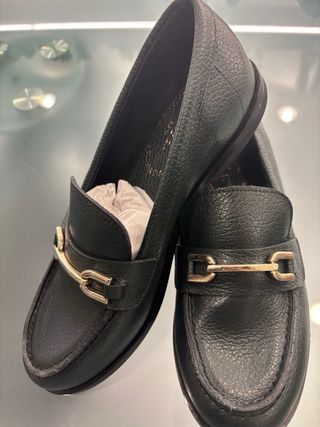 Mocassini VSL neri con fibbia dorata