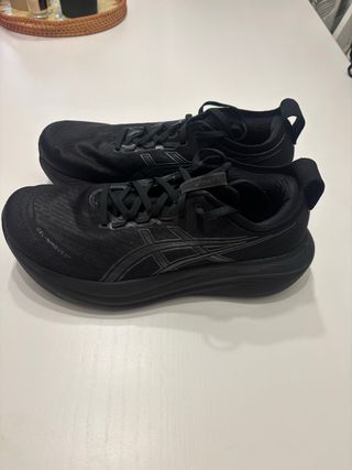 ASICS Gel Nimbus 27 Negras Talla 44