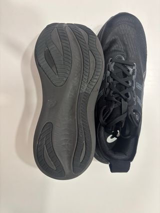 ASICS Gel Nimbus 27 Negras Talla 44