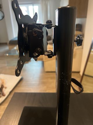 Soporte de pantalla negro