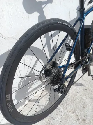 Trek Domane 52 AL2 Shimano 105 Hidráulico DT SWISS