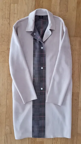 Chaqueta Zara Beige con Detalles Cuadros