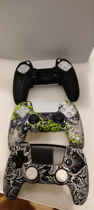 PS5 con Lector + 3 Mandos