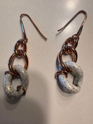 Orecchini UnoaErre pendenti ottone e ceramica